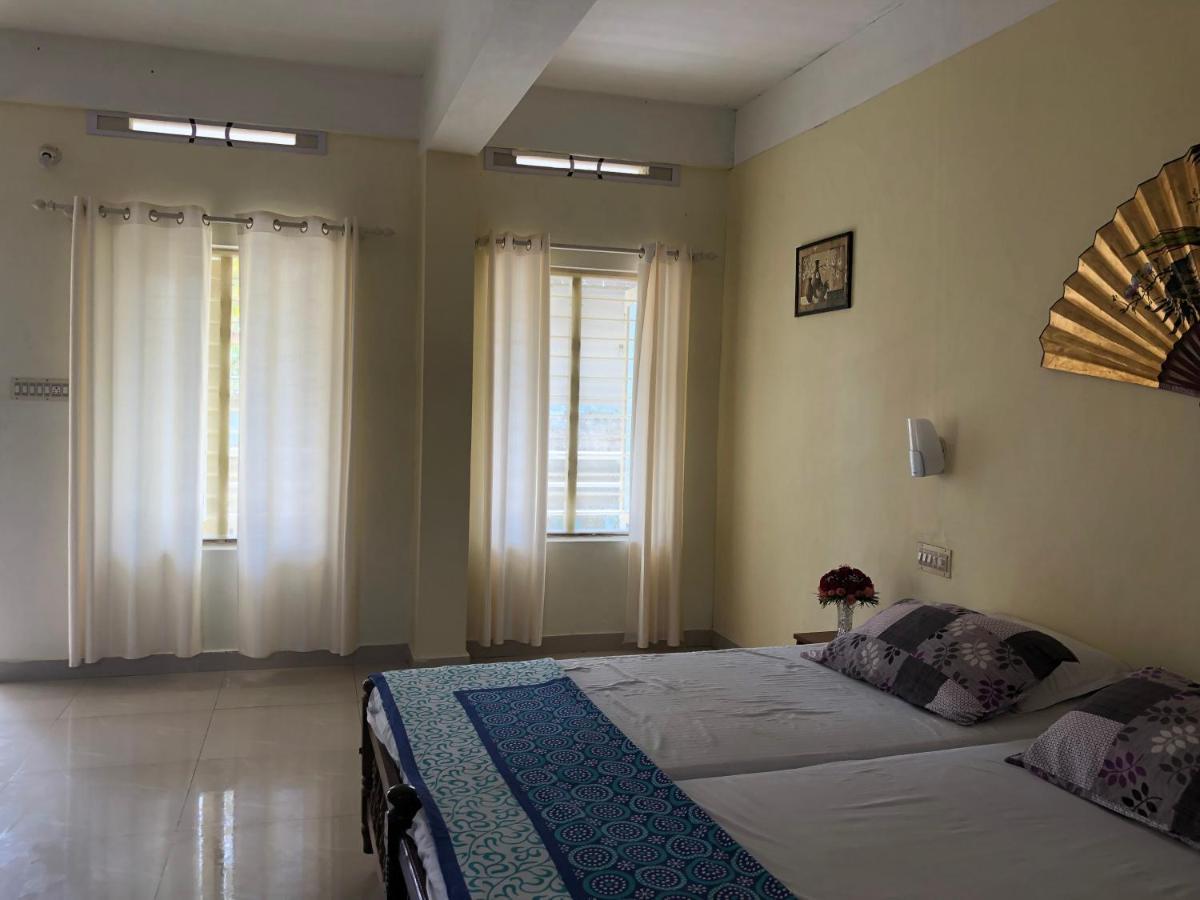Sandy Beach Hotel Thiruvananthapuram Exteriör bild