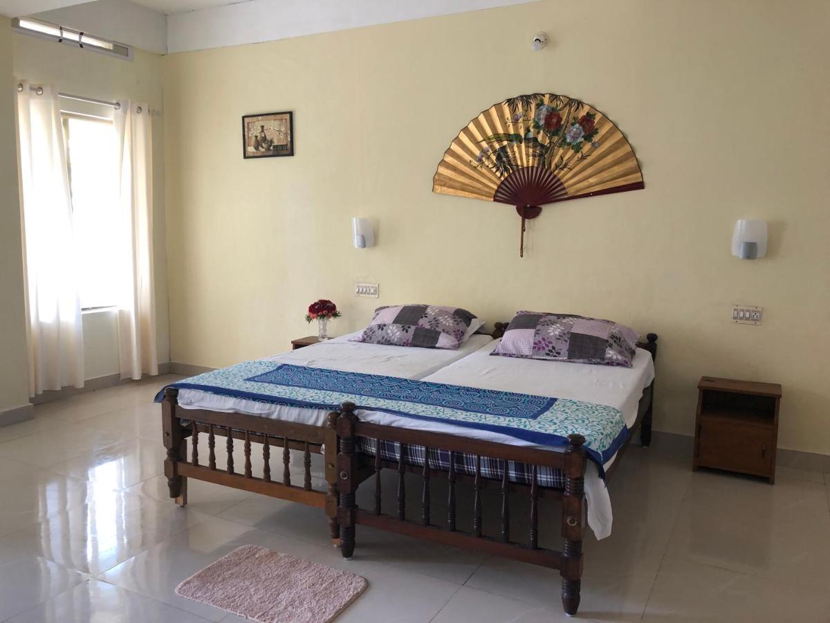 Sandy Beach Hotel Thiruvananthapuram Exteriör bild
