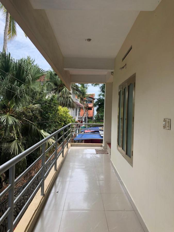 Sandy Beach Hotel Thiruvananthapuram Exteriör bild