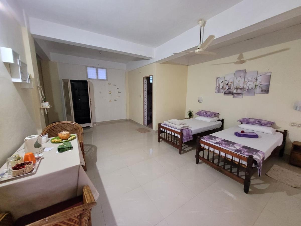 Sandy Beach Hotel Thiruvananthapuram Exteriör bild