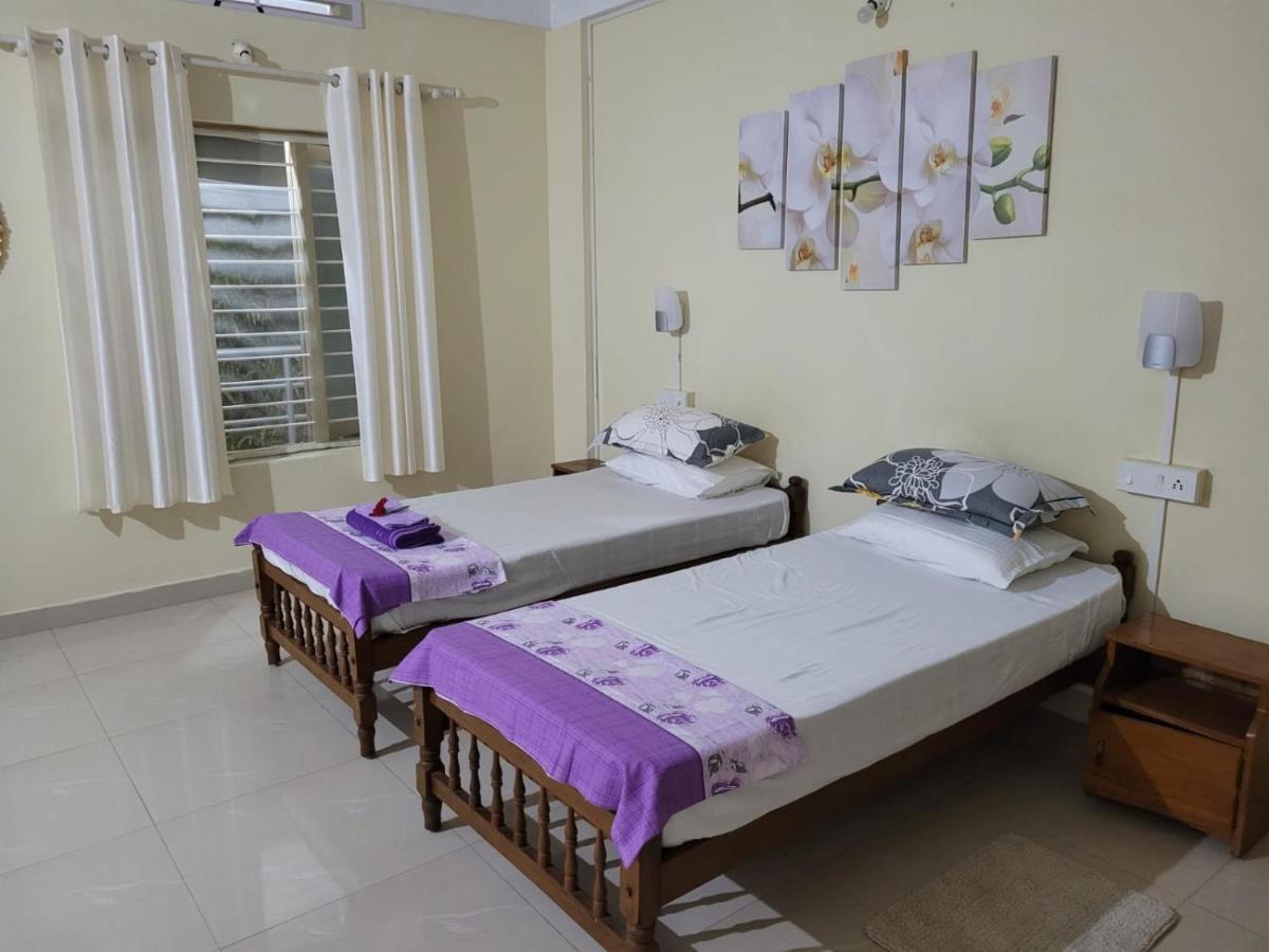 Sandy Beach Hotel Thiruvananthapuram Exteriör bild