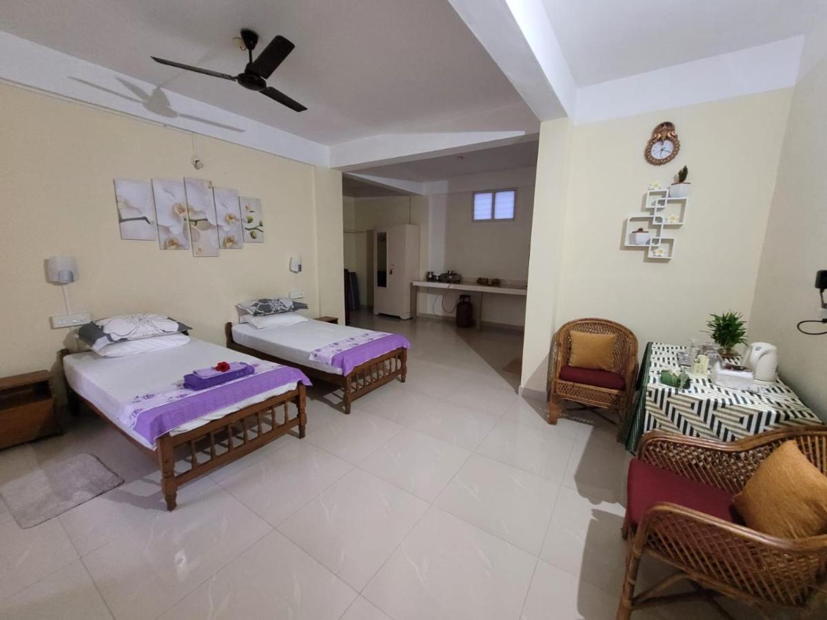 Sandy Beach Hotel Thiruvananthapuram Exteriör bild